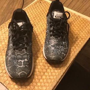 Nike AirMax, black & white